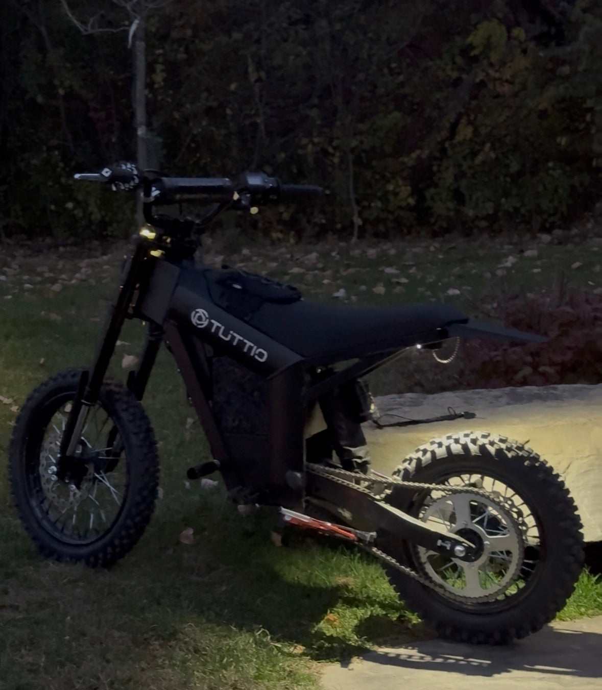 battery powered rock light